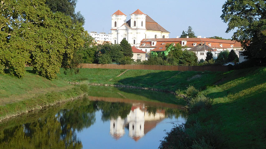 Kostel Svatých Andělů strážných ve Veselí nad Moravou